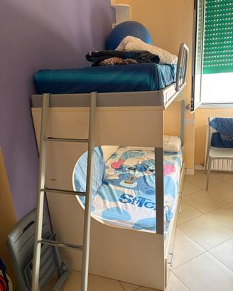 Letto a castello con 2 materassi e cassettoni