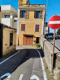 Garage/magazzino  + cantina + grotta mq.90