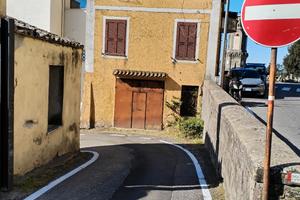 Garage/magazzino  + cantina + grotta mq.90