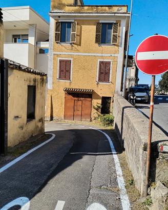 Garage/magazzino  + cantina + grotta mq.90