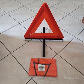 Triangolo e giubbotto per auto