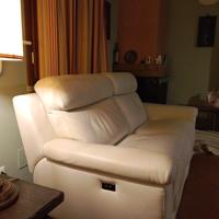 divano in pelle bianco