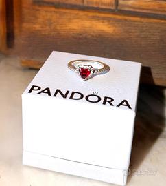 Anello Pandora cuore in rilievo rosso nuovo