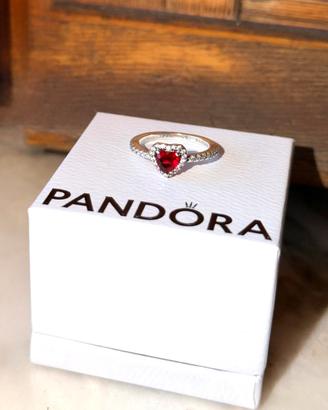 Anello Pandora cuore in rilievo rosso nuovo
