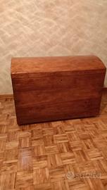 Baule con coperchio bombato