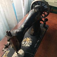 Macchina da cucire antica