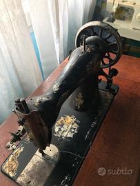 Macchina da cucire antica