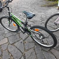 Biciglette/ragazzo e ragazze