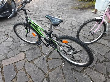 Biciglette/ragazzo e ragazze