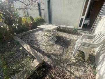 VILLA A SCHIERA CENTRALE A TERNI