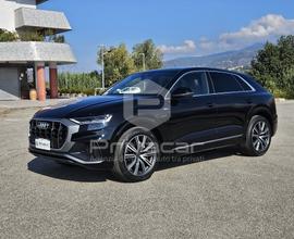 AUDI Q8 45 TDI quattro tiptronic Sport