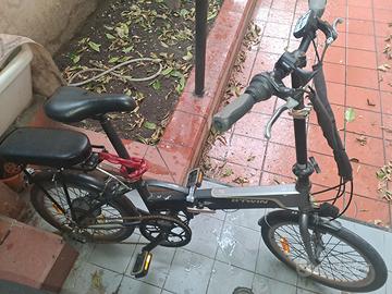 Bicicletta B-Twin pieghevole elettrica