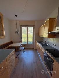 Cucina completa con elettrodomestici