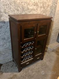 Mobile cantinetta Banak in legno massello.