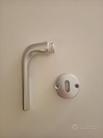 Maniglia per  porta, argento. 