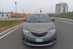 Lancia Ypsilon Hybrid Gold Plus leggere annuncio