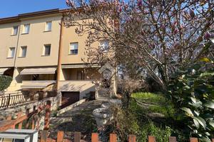 VILLA A SCHIERA A BASTIA UMBRA