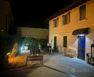 Locale nightlife con licenza pubblico spettacolo