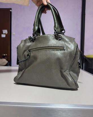 Pochette Guess Verde in Velluto - Logo G Dorato