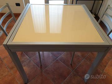 tavolo vetro  90 90 180 allungabile  4 sedie 