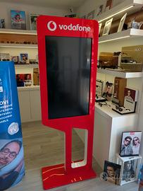 totem Vodafone con monitor