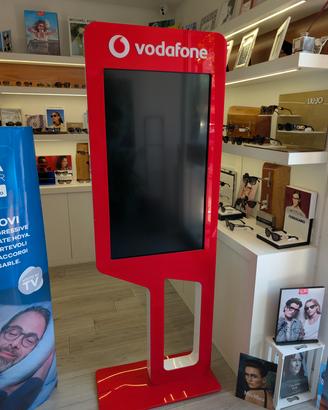 totem Vodafone con monitor