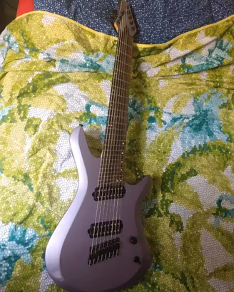 Chitarra Kiesel Vanquish 8 corde multiscala 
