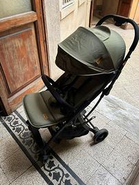 Passeggino salvaspazio leggero