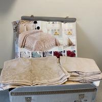 Set di letto 6 pezzi ricamato golden home nuova