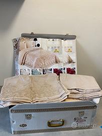 Set di letto 6 pezzi ricamato golden home nuova