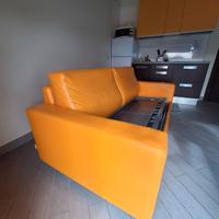 divano  letto matrimoniale ARANCIONE  usato