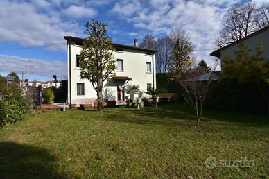 VILLA SINGOLA A CASTIGLIONE DELLE STIVIERE