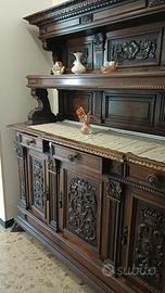 Credenza antica in legno intagliato