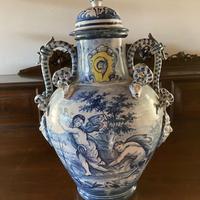 Grande vaso in maiolica con data 1741