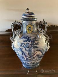 Grande vaso in maiolica con data 1741