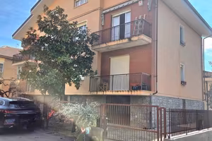 Appartamento di 140 m² con più di 5 locali e box a