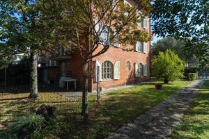 Villa di 300 m² con più di 5 locali e box auto a C
