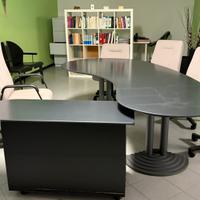 Scrivania direzionale , poltrone e panca
