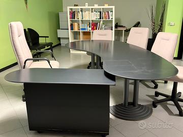 Scrivania direzionale , poltrone e panca