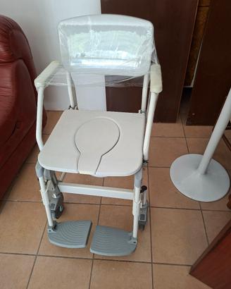 sedia a rotelle idonea per doccia 