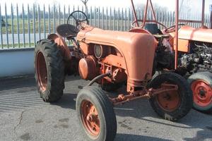Trattore agricolo d'epoca oto r25