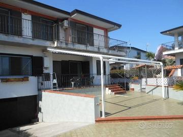 Villetta a schiera di 150 m² con più di 5 locali e
