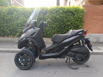 MP3 300HPE ,Deep black Piaggio