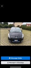 Automobile Peugeot 5008