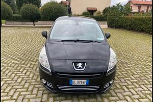 Automobile Peugeot 5008