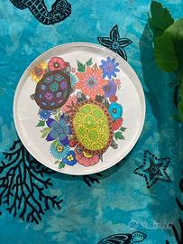 Mandala Tartaruga colorato a mano cornice tonda