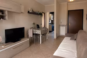 Bilocale arredato con balcone ad Aicurzio