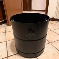 Portalegna in metallo con ruote colore nero