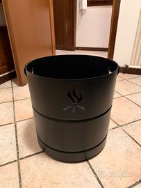 Portalegna in metallo con ruote colore nero