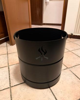 Portalegna in metallo con ruote colore nero